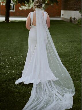 Soft Beaded Pearl Veil